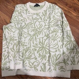 Tahari Green and White Leaf Pattern Sweater